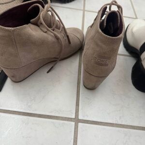 TOMS Women's Beige Suede Wedge Boots